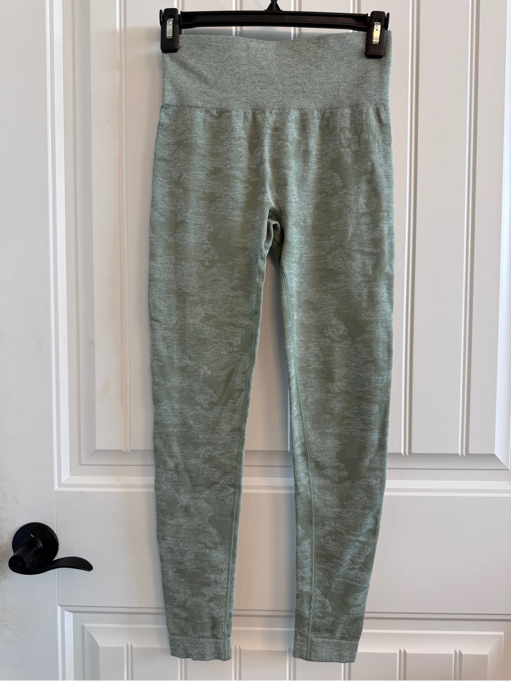 Gym shark Women's Camo Athletic Leggings size small.
